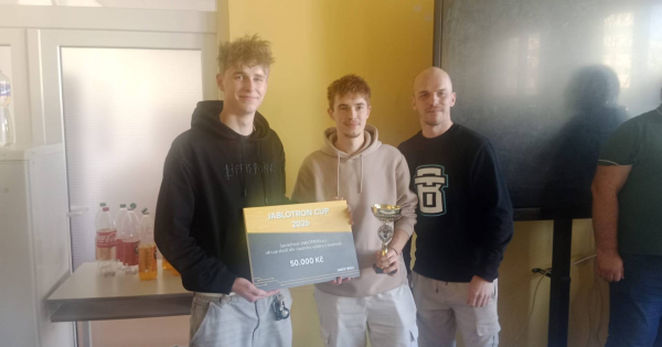 Naši studenti ovládli soutěž Jablotron Cup!